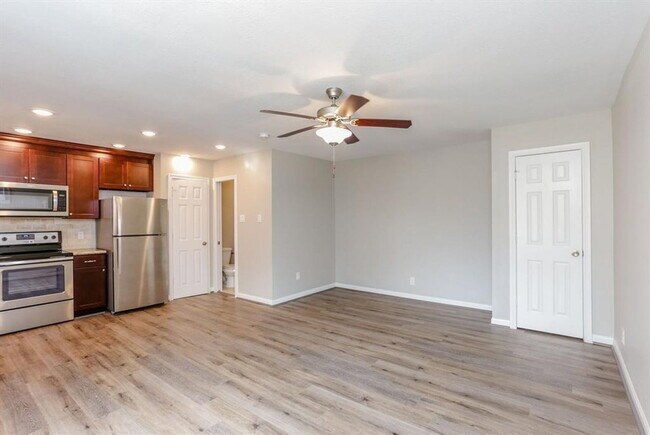 Photo - 808 W Main St Unit 2