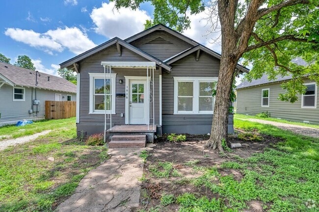Building Photo - Newly remodeled 4 bedroom/ 2 baths Rental