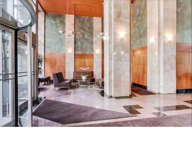 Contemporary lobby - 1122 N Clark St Unit 1403