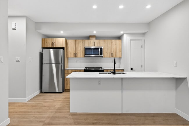 Photo - 10920-10130 130 St NW Unit Lower 4B