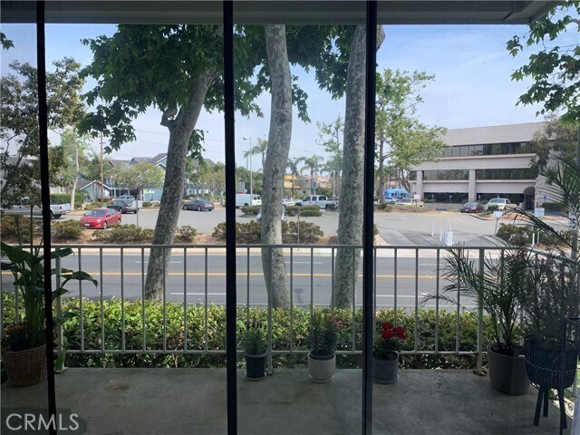 300 Cagney Ln Unit 115