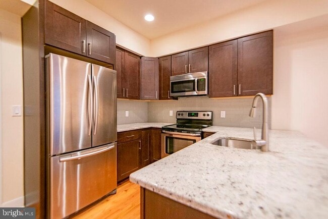 Building Photo - 1242 Point Breeze Ave Unit 303