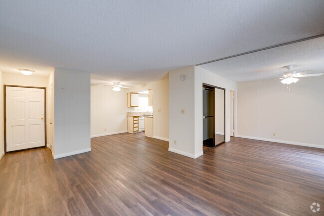 Studio, 1BA - 700SF