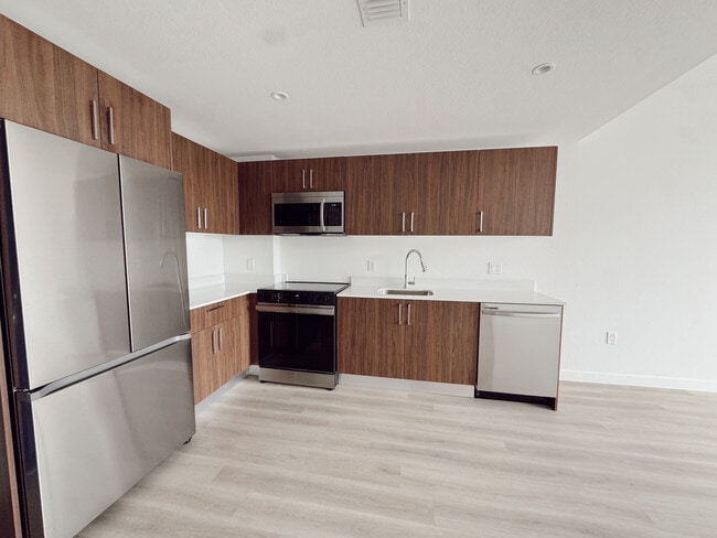 Building Photo - 930 NW 39th Ave Unit B