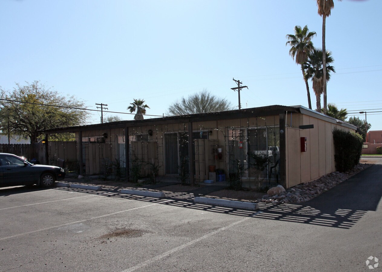 Photo - Campbell Plaza Garden