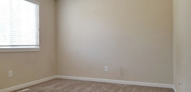 Photo - 4 bedroom plus den, living room and family room. North Thurston School Disctrict.