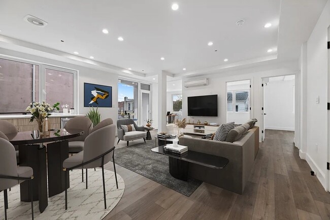 Building Photo - 2454 E 15th St