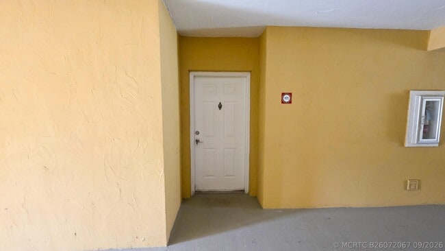 5090 Fairways Cir Unit H105