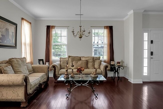 Photo - 334 Albrighton Way