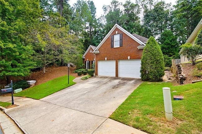 Photo - 1346 Parkview Ln NW