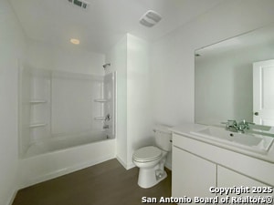Photo - 530 Chevre Rd