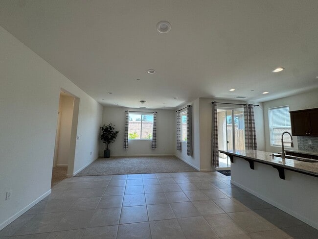 Photo - 1267 Las Rosas Ave