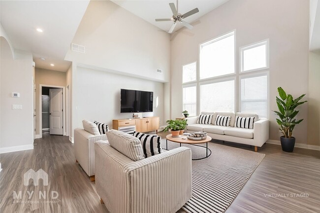 Photo - 584 Michigan Cir