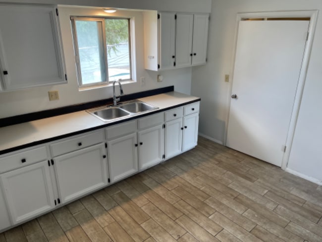 Photo - 1706 N Hayes