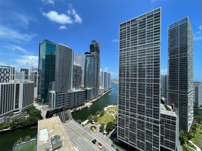 Building Photo - 500 Brickell Ave Unit 3005
