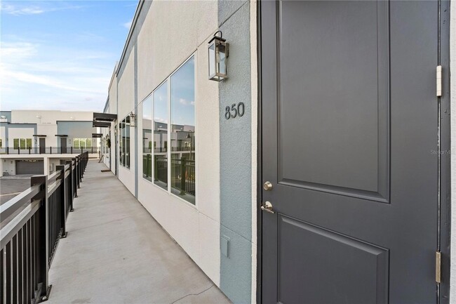 Building Photo - 850 TETBURY Lp