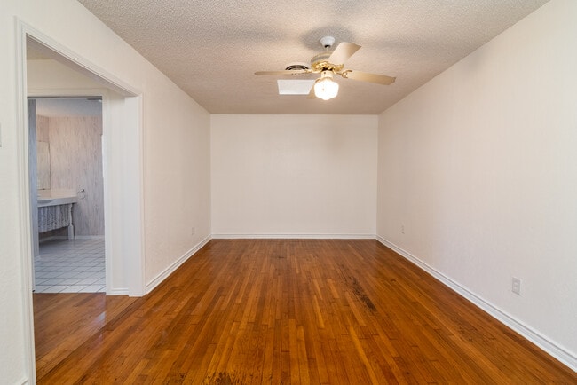 Dormitorio principal - 1006 S 3rd St