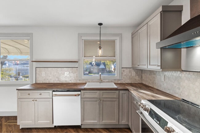 Photo - 1607 Riverside Dr