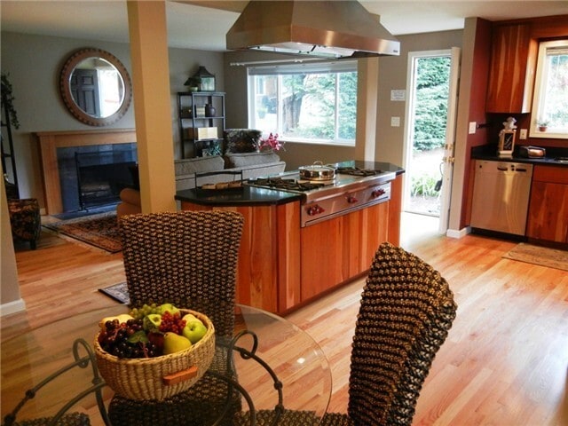 Photo - Newcastle/Hazelnut Terrace Rambler