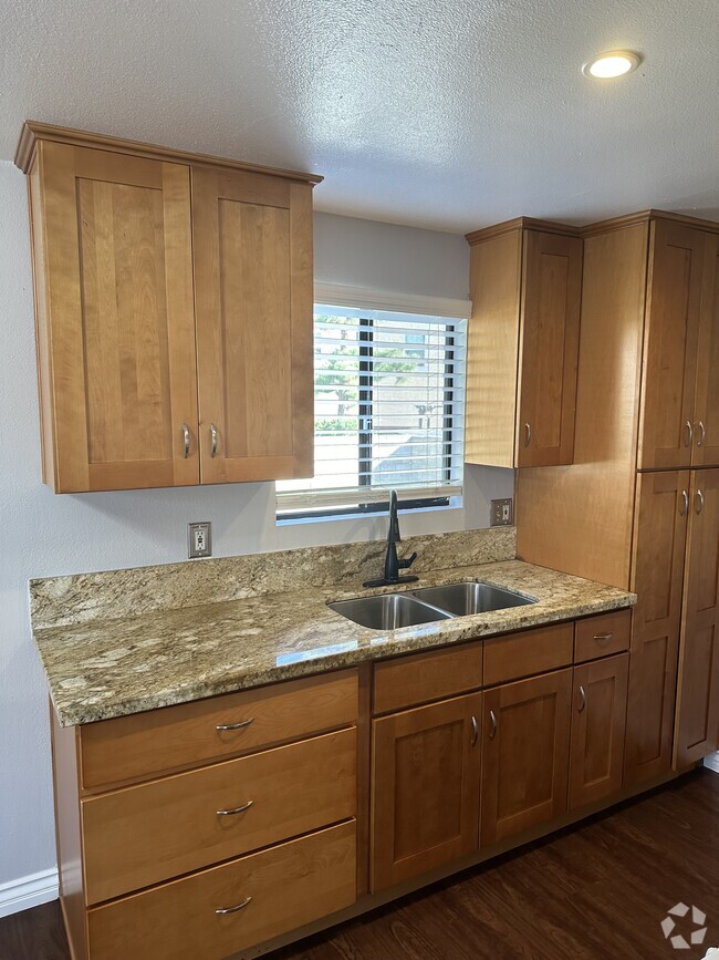 Building Photo - 255 Bloomington Ave Unit B Rental