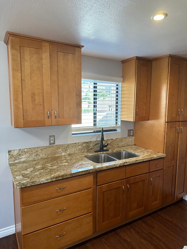 Photo - 255 Bloomington Ave (Rialto, CA)