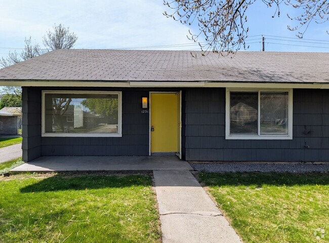 Building Photo - 1231/1233 Montana St. Unit 1231 Montana St. Rental