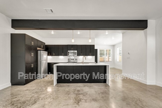Photo - 205 Lynn Dr