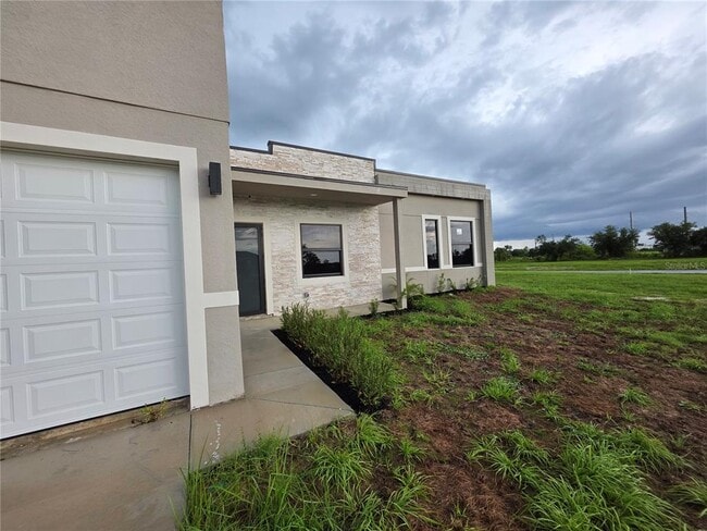 Building Photo - 1324 NE 18th Terrace