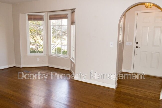 Photo - 1711 Ashton St