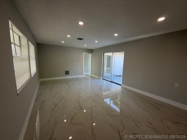 Photo - 920 NE 50th St