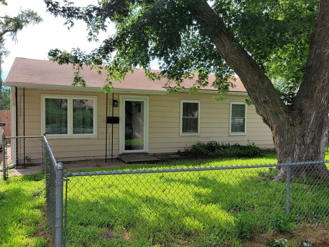 3-bedroom, 2 bath house available now - 3-bedroom, 2 bath house available now