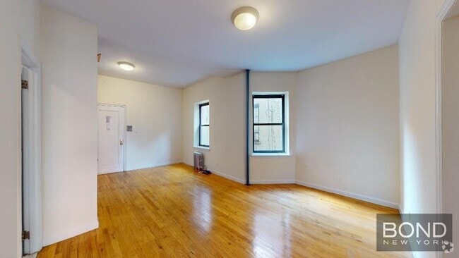 Building Photo - 212 Grand St Unit 3B Rental