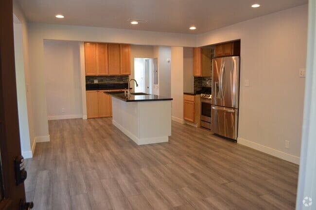 Building Photo - 813 Pier Ave Rental