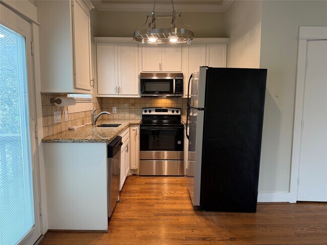 Photo - 614 E 10 1/2 St