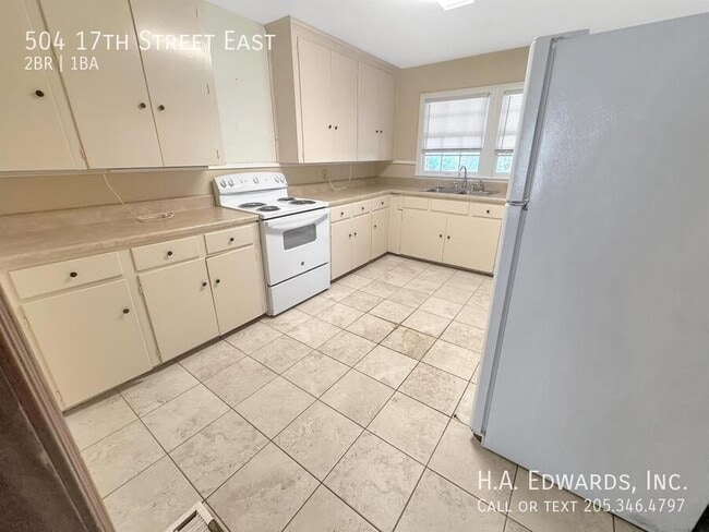 Photo - 504 17th St E