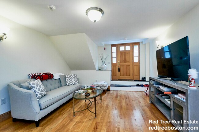 Photo - 14 S Russell St