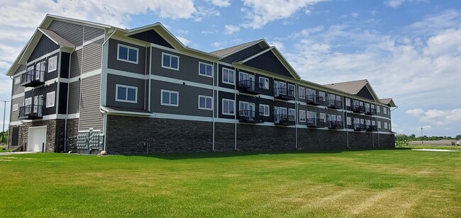 Photo - 104 Lake Shore Dr NE