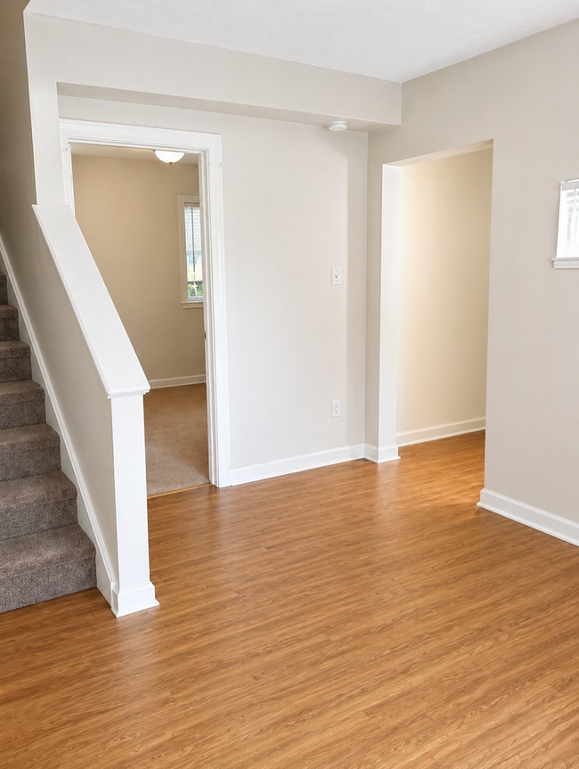 Building Photo - ***South Side Duplex Apartment For Rent * Pet Friendly * Walk to E. Carson St. * Available Now * ... Unit 1