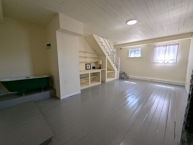 Photo - Get $500.00 Off 1st Month's Rent With a Mo...