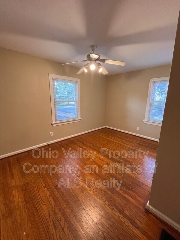 Photo - 3812 Napanee Rd