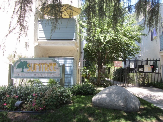 Gated 2+1.5 w/pool+spa, basketball crt, cl... - Gated 2+1.5 w/pool+spa, basketball crt, cl... House