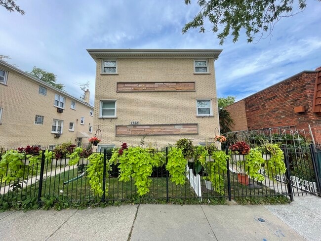 Building Photo - 7722 W Belmont Ave Unit GN Rental