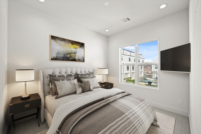 Photo - 2409 Webster St