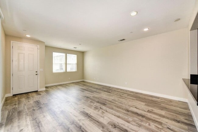 Photo - 3 Bed 2.5 Bath 2 Car Garage in Natomas