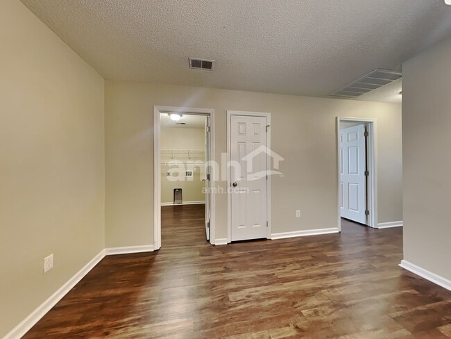 Photo - 136 Wildberry Ln