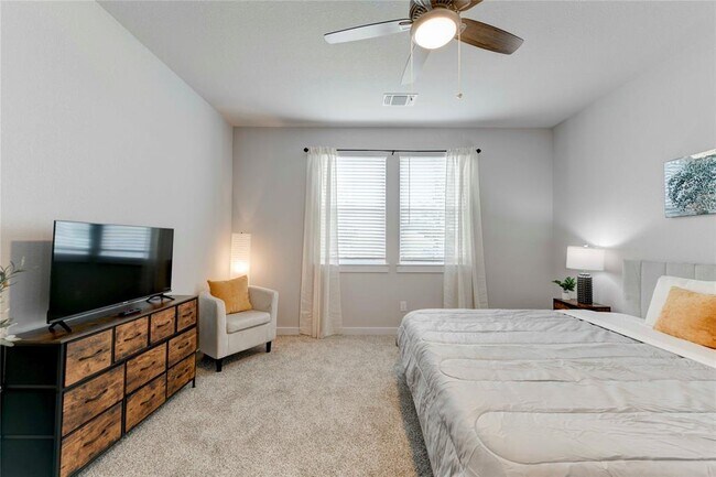 Photo - 520 Clearlake Dr