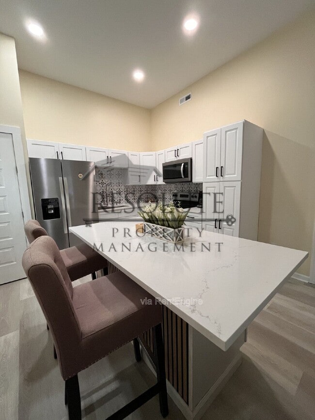 Building Photo - 6009 Garrett Rd Unit A