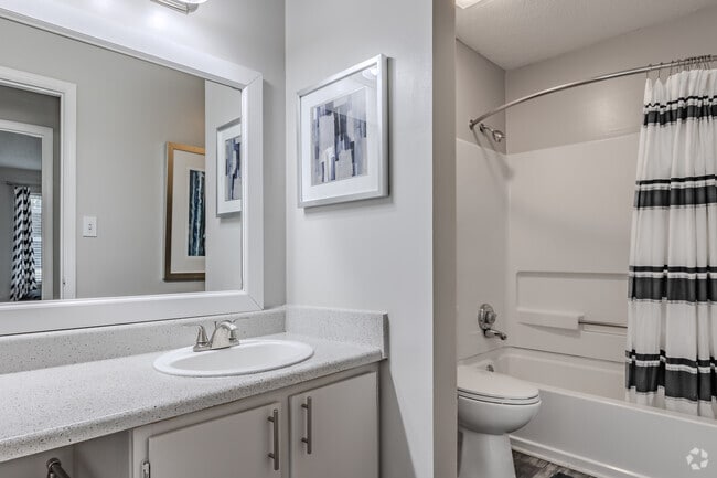 2BR, 2BA - 1152SF