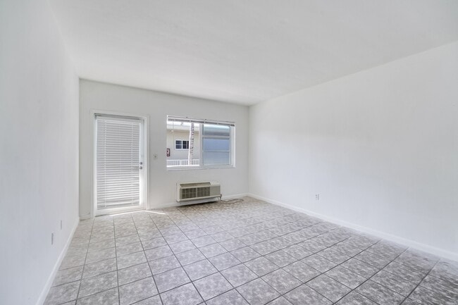 Photo - 6930 Rue Versailles Dr Unidad # 27