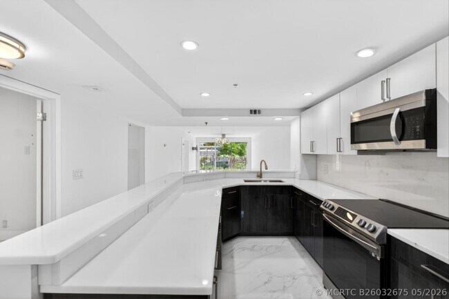 Building Photo - 3901 S Flagler Dr Unit 105